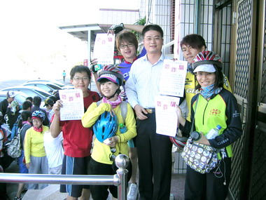 元長鐵馬服務站服務不忘防詐宣導(圖)