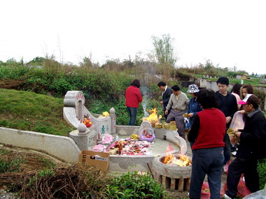 清明祭祖紙錢減量燒環保健康誠意到(圖)