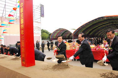 邱鏡淳：感謝企業界支持縣政各項建設(圖)