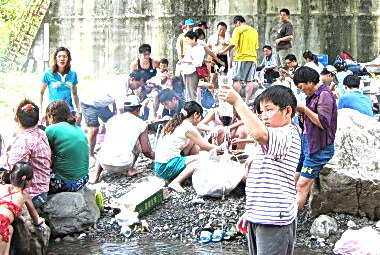 南投縣至98年底較97年底人口數減少929人(圖)