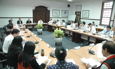 許明財：勸導違規攤販提升公設環境品質(圖)