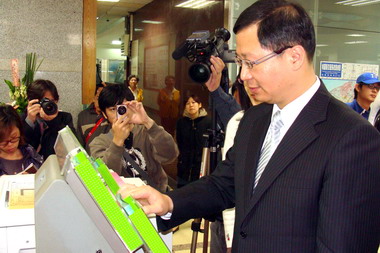 桃園首創創新E化便利超商臨櫃服務(圖)