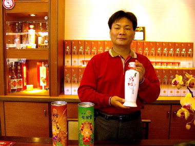 林宏銘「老酒琳珍藏酒交流中心」開幕(圖)