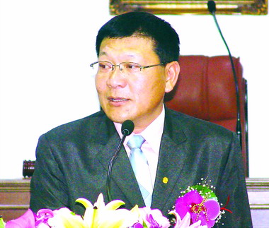 拚草屯鎮代連任 蔡政鋼用一步一腳印(圖)