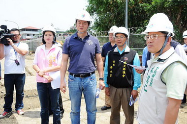 周錫瑋視察塔寮坑及土城截流工程現況(圖)