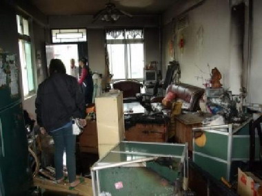 竹南火警未裝鐵窗 陽台待援 一家4口脫困(圖)