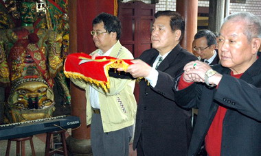 龍台宮舉行愛心認捐白米慈善活動(圖)