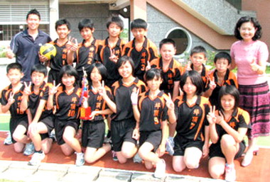 苗縣躲避球賽坪頂國小混合甲組冠軍(圖)