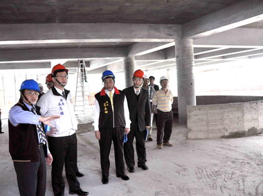 吳志揚視察大園國際高中新建工程施工現況(圖)