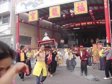 南投市營北里福龍宮遶境相當熱鬧(圖)