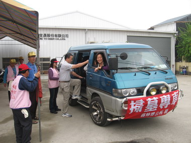 霧峰鄉公所為便民設置掃墓專車(圖)