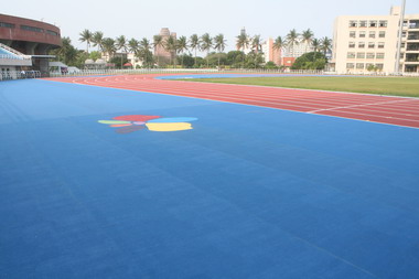 體育場改善工程已完工期盼選手創佳績(圖)