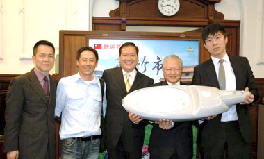 勝方光電贈無極燈裝設重要路段(圖)