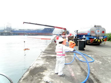 北部唯一油氣專用港今進行除污演練(圖)