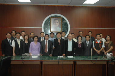 縣府召開記者會公開宣佈南京直飛花蓮首航(圖)