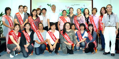 縣府表揚自強母親(圖)