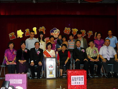 張通榮表揚全市模範母親、親密婆媳代表(圖)