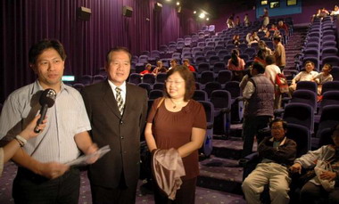 明基友達基金會贊助自閉症孩童看電影(圖)