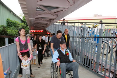 首座空中花園親堤陸橋 母親節前亮麗啟用(圖)