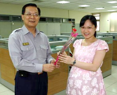 林聰槐祝福女性同仁歡度母親節(圖)