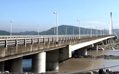 集鹿大橋加裝安全防護網遏止民眾跳橋(圖)