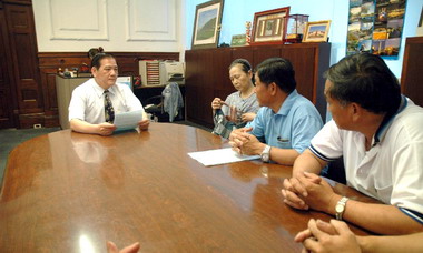 許明財邀地主協議大湖國小遷校用地費用案(圖)