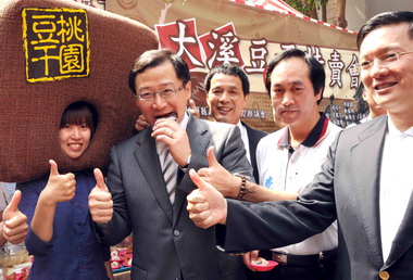 吳志揚為大溪豆干品質掛保證(圖)