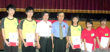 台電頒發獎助學金(圖)