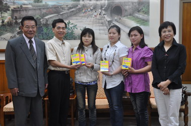 關懷新住民 Apple line幸福澎湖捐書活動(圖)