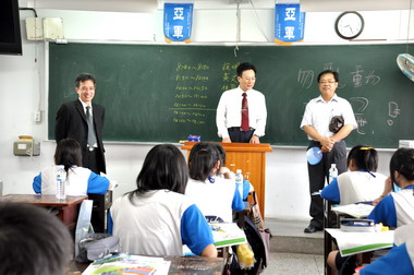 國中基測首日卓伯源巡視考場(圖)