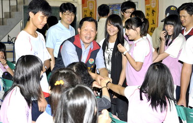 苗縣學子考412滿分獎學金將提高至5萬元(圖)