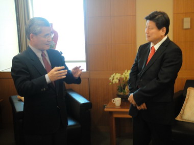 一條安全回家的路傅崐萁拜會毛治國(圖)