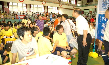 竹市國中基測登場許明財為考生加油(圖)