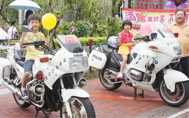 苗縣警方辦捍衛山城嘉年華會(圖)