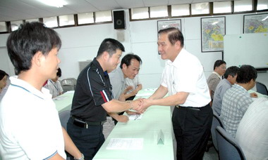 許明財深入基層瞭解各項事務推展狀況(圖)