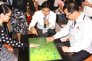 吳志揚訪視禾聯碩與飛宏科技等兩家企業(圖)