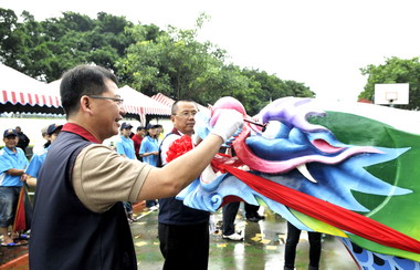 苗縣辦龍舟開光點睛暨下水典禮(圖)