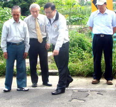 吳志揚視查茄苳路等道路改善工程(圖)