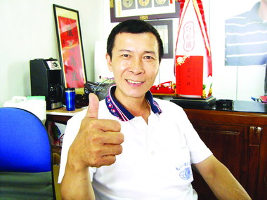 南投市代吳煌濱用「為民服務」爭連任(圖)