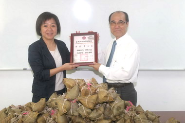 〝粽〞愛傳遞情(圖)