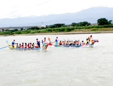 苗縣龍舟錦標賽激烈登場(圖)