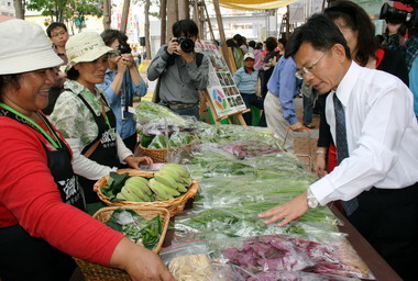 微風市集農民集資創業(圖)