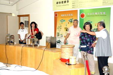茶博會提供製茶流程縮小版民眾收益多(圖)