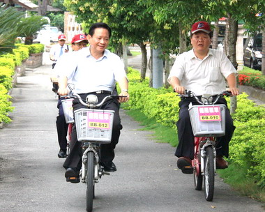 體委會委員視察集集自行車專用道(圖)
