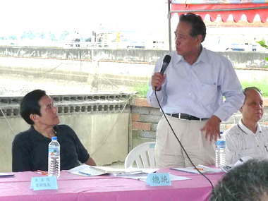 曹啟鴻向馬英九建議建超級堤防(圖)