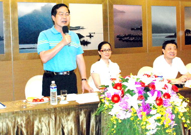 浙江小百花越劇團參觀日月潭(圖)