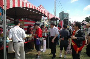 愛心環保園遊會(圖)