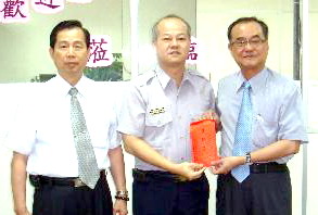 提振士氣局長慰問基層員警(圖)