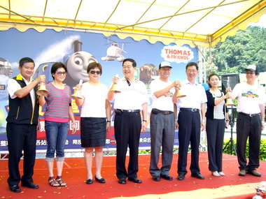 南投火車好多節熱鬧登場(圖)