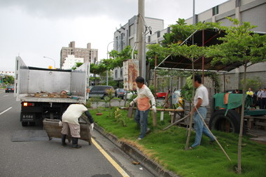 勿將分隔島當成自家地以免受罰(圖)